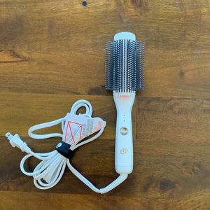 T3 Volumizing Heated Styling Brush